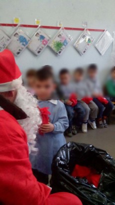 Volontari Napoli - Babbo Natale a Scuola Radice Sanzio di via Rosa dei Venti - Volontari San Pietro a Patierno 